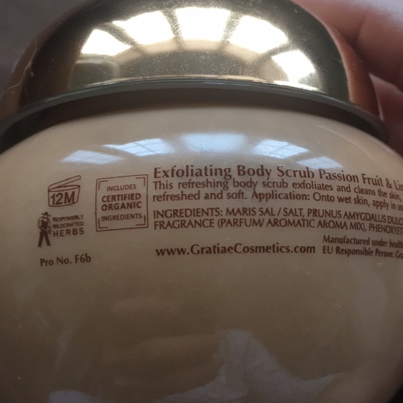 GRATiAE Organic Exfoliating Body Scrub Passion Fruit & Lime 10.5 Oz. - Picture 8 of 9
